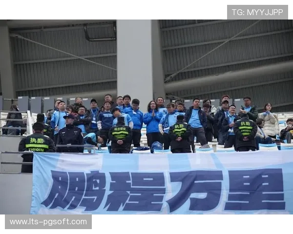 企业主停线组织远征助威,润喉片成球迷标配