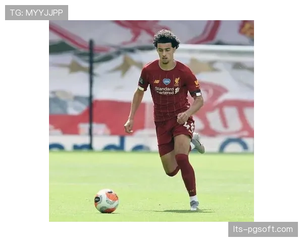 特写镜头：利物浦“伪边锋”柯蒂斯·琼斯如何通过无球跑动撕开对手肋部空当。